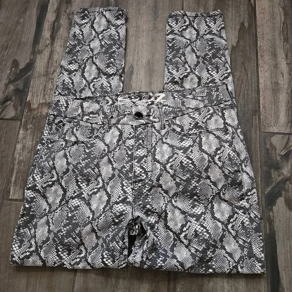 Seven7 Tummyless High Rise Skinny Snake Jeans - Picture 2 of 9